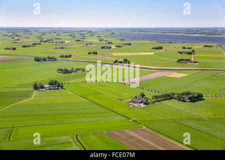 Países Bajos, IJsselmuiden, Montículo del río IJssel. Granjas y explotaciones agrícolas. Antena Foto de stock
