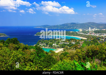 Phuket, Tailandia. Punto de vista de Kata Noi, Karon Beach y la playa de Patong.