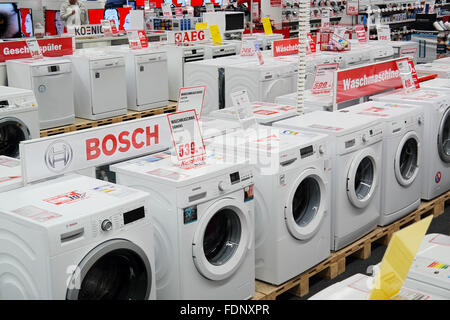 MediaMarkt, máquinas de lavandería hipermercado tienda de Hogar y  Electrodomésticos Fotografía de stock - Alamy