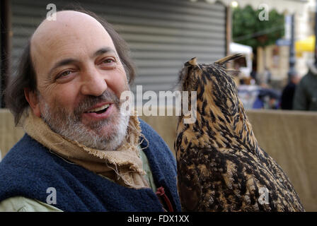 El aguila y su captor fotografías e imágenes de alta resolución - Alamy