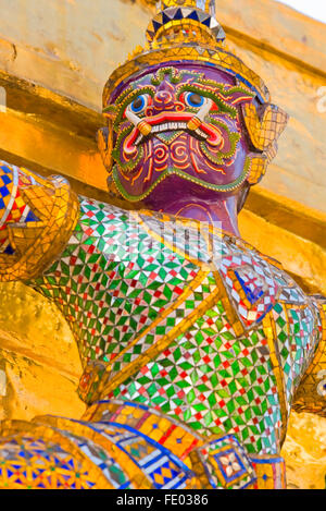 Guardián mono-dragón en el Grand Palace, Bangkok, Tailandia