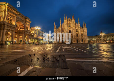 Milán, Italia: la Piazza del Duomo, Plaza de la Catedral.