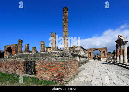 La zona del Foro de Pompeya, la ciudad romana sepultada en lava, cerca de la ciudad de Nápoles, la Lista del Patrimonio Mundial de la UNESCO de 1997, región de Campania