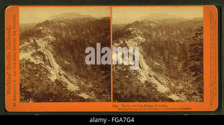 Brecha de emigrantes Ridge, 84 millas, Old Man Mountain, Montaña Roja, Castle Peak en la distancia, por Watkins, Carleton E., 1829-1916 Foto de stock