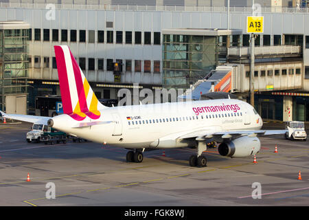 Germanwings Airbus A319-132 en el Aeropuerto de Dusseldorf. Foto de stock