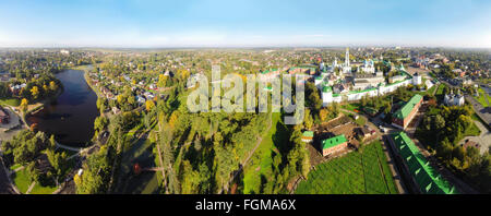 Vistas panorámicas aéreas de la Lavra de la Trinidad de San Sergio en Sergiev Posad, Rusia.