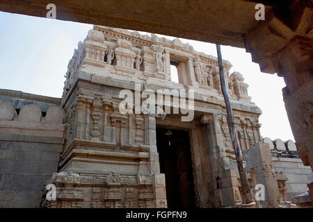 Entrada al Templo Gopuram Lepakshi , distrito de Anantapur, Andhra Pradesh, India Foto de stock