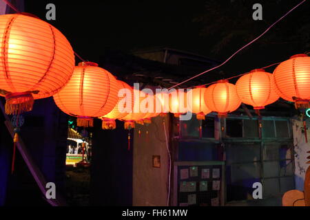 Linternas de papel rojo chino en Taiwán