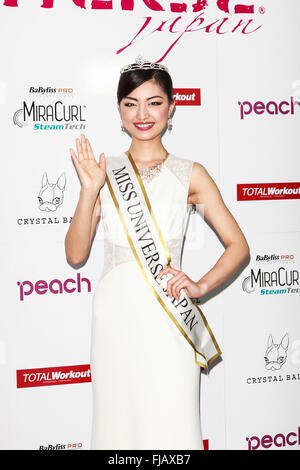 Tokio Japón El de marzo de Miss Universo Japón Ganador Sari Nakazawa posa para