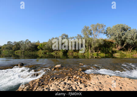 Cruzar el río Daly, el Territorio del Norte, Australia Foto de stock