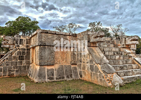 Plataforma de las águilas y los jaguares Chichen Itza mexico Foto de stock