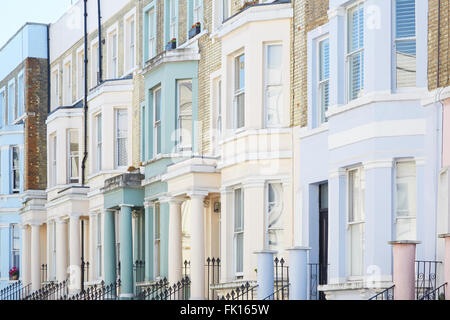 Las fachadas de las casas color pastel en Londres