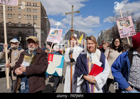 Enero 27, 2016 - Washington, DC, EE.UU.: los activistas de la paz de marzo en memoria de concepción Picciotto Foto de stock