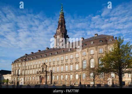 Dinamarca, Zelanda, Copenhague, Palacio de Christianborg, exterior, mañana Foto de stock