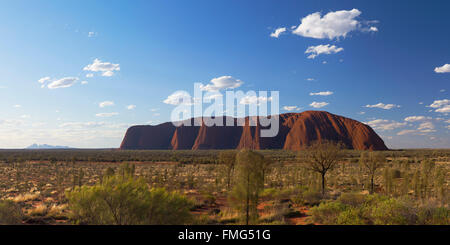 Uluru (Patrimonio de la Humanidad de la UNESCO), el Parque Nacional de Uluru-Kata Tjuta, el Territorio del Norte, Australia