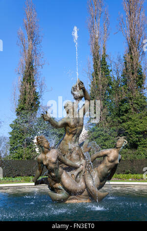 Fuente Triton en Regent's Park, Londres, Reino Unido. Foto de stock