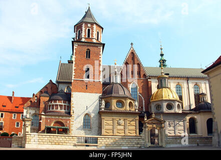 La catedral de Wawel, la parte del complejo del castillo de Wawel, en Cracovia, Polonia Foto de stock