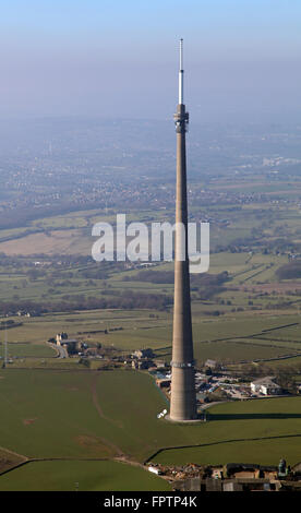 Vista aérea del páramo Emley TV antena de mástil transmisor en West Yorkshire, Reino Unido Foto de stock