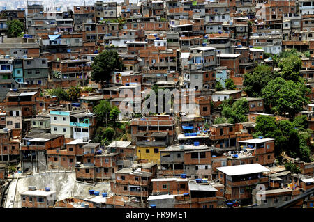 Vista parcial del Complexo do Alemao, al norte de la ciudad de Río de Janeiro. Foto de stock