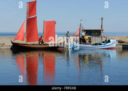 La isla de Gotland, los Vikingos. - 05/08/2007 - Europa - dos encantadores y tradicionales barcos suecos. - Laurent Paillier / Le Picto Foto de stock
