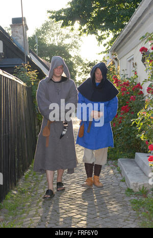 : Viking isla de Gotland. - 05/08/2007 - Europa - dos hombre vestido con costumbres medievales para el verano Fest anual en Visby. - Foto de stock