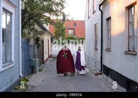 Viking: isla de Gotland. - 05/08/2007 - Europa - un par de disfraces listo para celebrar la fiesta medieval. - Laurent Paill Foto de stock
