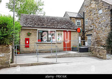 La oficina de correos en el pueblo de Eyam peste Inglaterra Derbyshire Peak District National Park Foto de stock