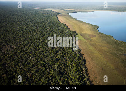 Vista aérea de la aldea del Lago Kusse Aiha - etnia Kalapalo - Parque Indígena de Xingu Foto de stock