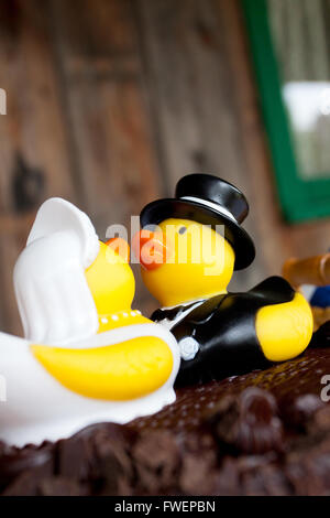 Pato patito de goma el pastel de boda en la recepción Fotografía de stock -  Alamy