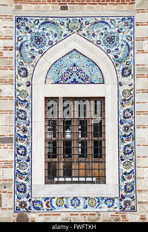 Konak Yali mezquita en la ciudad de Izmir, Turquía Foto de stock
