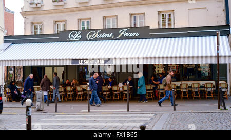 Le Saint Jean bar Cafe Montmartre Paris