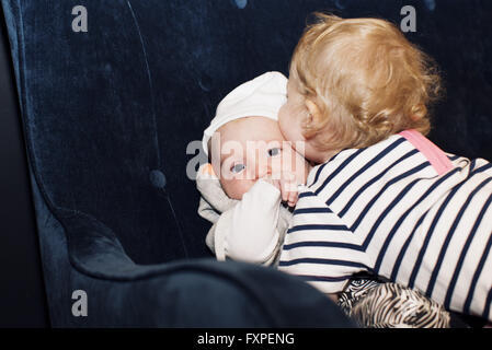 Bebé recién nacido niña (sólo tiene 12 días desde el nacimiento Fotografía  de stock - Alamy
