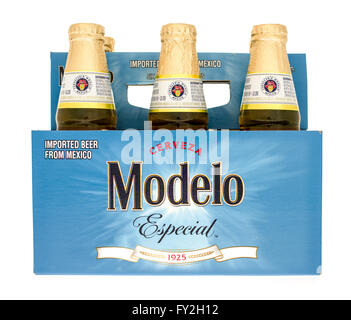 Bottle modelo especial beer one fotografías e imágenes de alta resolución -  Alamy