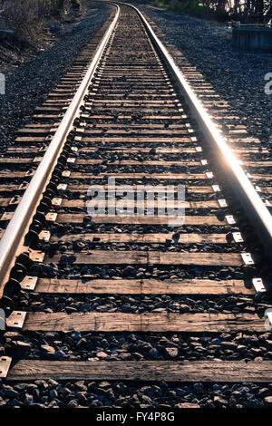 Vías de tren con traviesas de madera y grava en Kissimmee, Florida, EE.UU  Fotografía de stock - Alamy