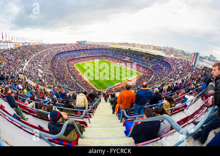 BARCELONA - 21 de febrero: Una vista general del Camp Nou en el partido de fútbol entre el Futbol Club Barcelona y Málaga del Foto de stock