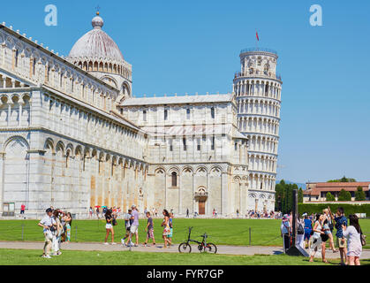 La Catedral de Pisa y la Torre inclinada de la Piazza dei Miracoli Toscana Italia Europa Foto de stock