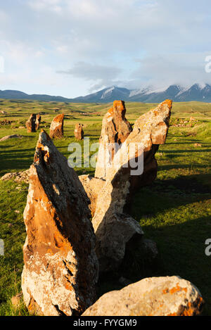Eurasia, región del Cáucaso, Armenia, Syunik provincia Karahunj Zorats Karer, arqueológicos prehistóricos 'stonehenge' Foto de stock