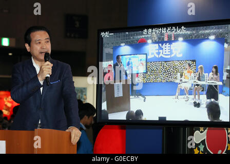 Chiba, Japón. 30 abr, 2016. Opositor Partido Democrático del Japón Kenji Eda número dos, habla durante la Niconico Chokaigi en Chiba el sábado, 30 de abril de 2016. Unos 150.000 visitantes disfrutaron más de 100 cabinas incluyendo juegos, aficiones, deportes, política, así como el Japón sub culturas en los dos días de reunión offline patrocinado por Japón para compartir vídeo del sitio web 'Niconico Douga'. © Yoshio Tsunoda/AFLO/Alamy Live News