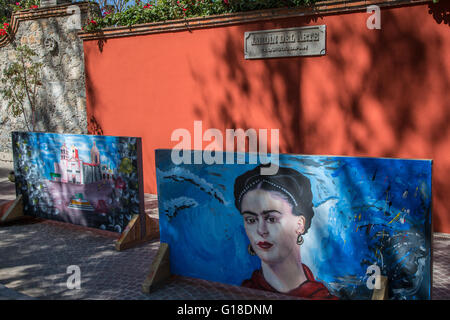 Expo arte urbano representando a Frida Kahlo, la famosa pintora mexicana, en la ciudad de Tequisquiapan, Querétaro, México Foto de stock