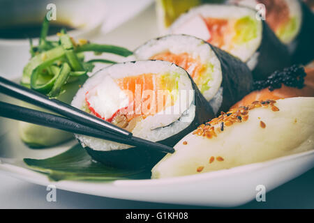 Sushi Roll materias makki alimentos frescos mariscos susi - stock image