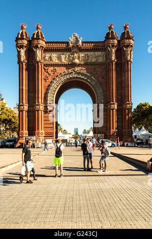 Arc de Triomf por Josep Vilaseca i Casanovas, Parc de la Ciutadella, Barcelona, Cataluña, España Foto de stock