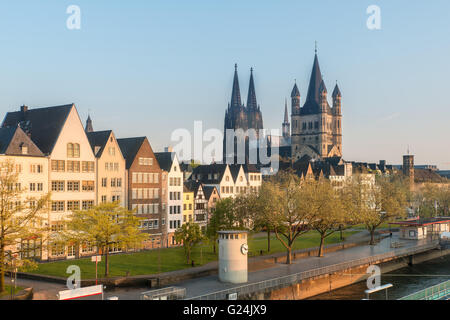 Colonia, Alemania vista aérea sobre el río Rin. Foto de stock