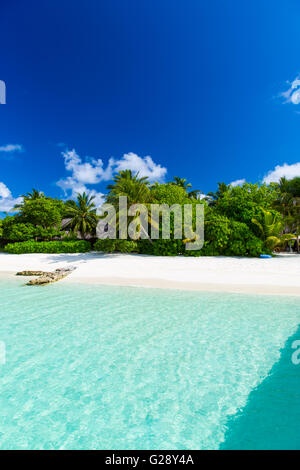 Increíble paisaje de playa en Maldivas Foto de stock