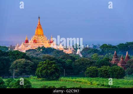 Bagan, Myanmar templos en la zona arqueológica.