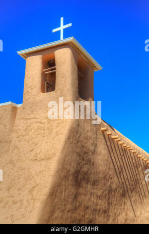 La Misión de San Francisco de Asís iglesia, Monumento Histórico Nacional, establecido1772, ranchos de Taos, Nuevo México, EE.UU.