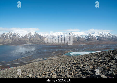 Vista panorámica de Adventfjorden, Svalbard Blick auf den Adventfjorden, Spitzbergen Foto de stock
