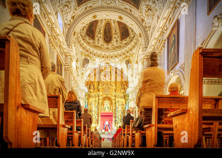 La imagen de San Ignacio que espera compañía en una catedral de Bolivia