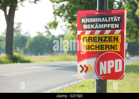 Jaenickendorf, Alemania, NPD Poster Foto de stock