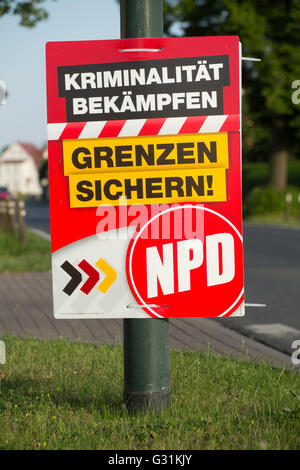 Jaenickendorf, Alemania, NPD Poster Foto de stock