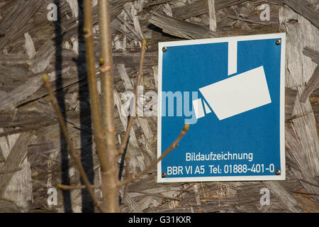 Berlín, Alemania, en los terrenos de la sede BND Ueberwachungskamera Foto de stock